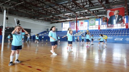 Odunpazar'nda voleybol yaz okuluna byk ilgi