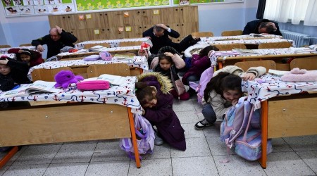 Eski�ehir Vali Sami S�nmez �lkokulunda Deprem Tatbikat�