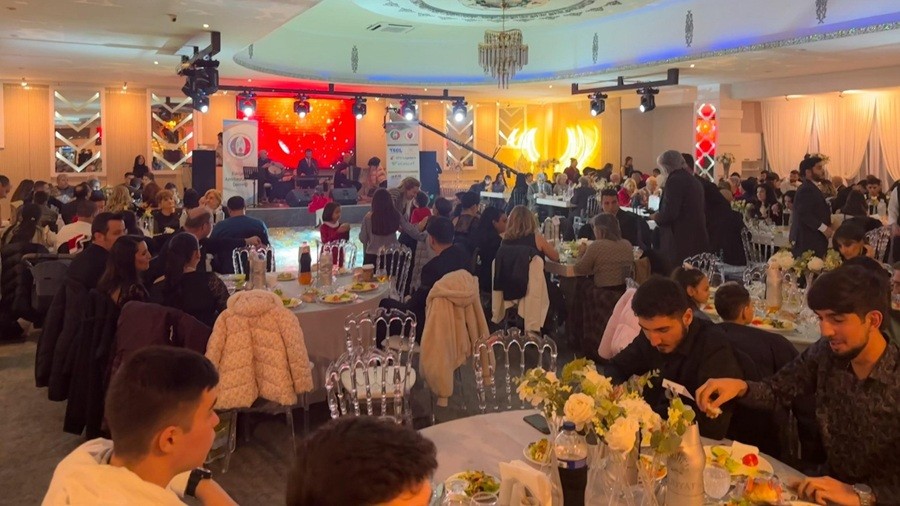 Eski�ehir�de �D�nya Azerbaycanl�lar� Dayan��ma G�n� ve Yeni Y�l Co�kusu