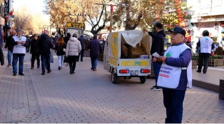 ESKEHR'DE EMEKLLER SESLERN DUYURMAYA ALIIYOR