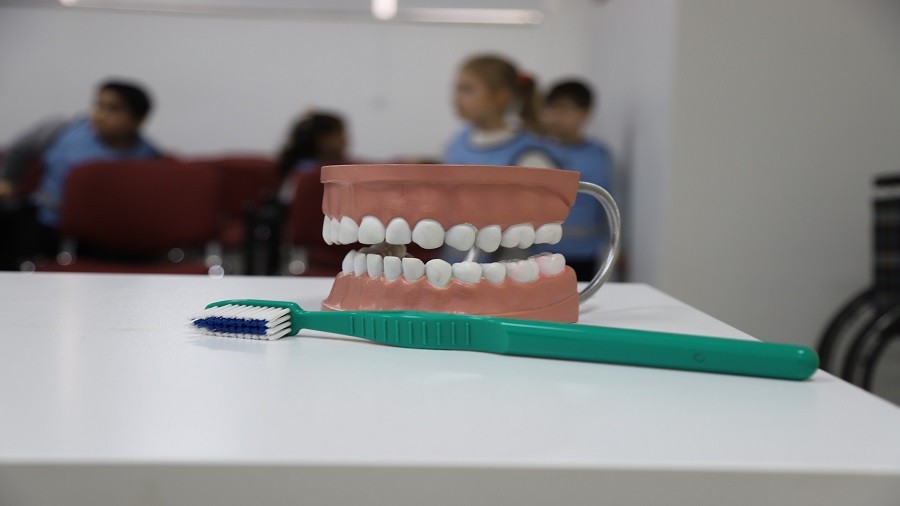 M�N�KLER HEM E�LEND� HEM ��REND�