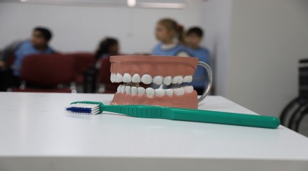 M�N�KLER HEM E�LEND� HEM ��REND�