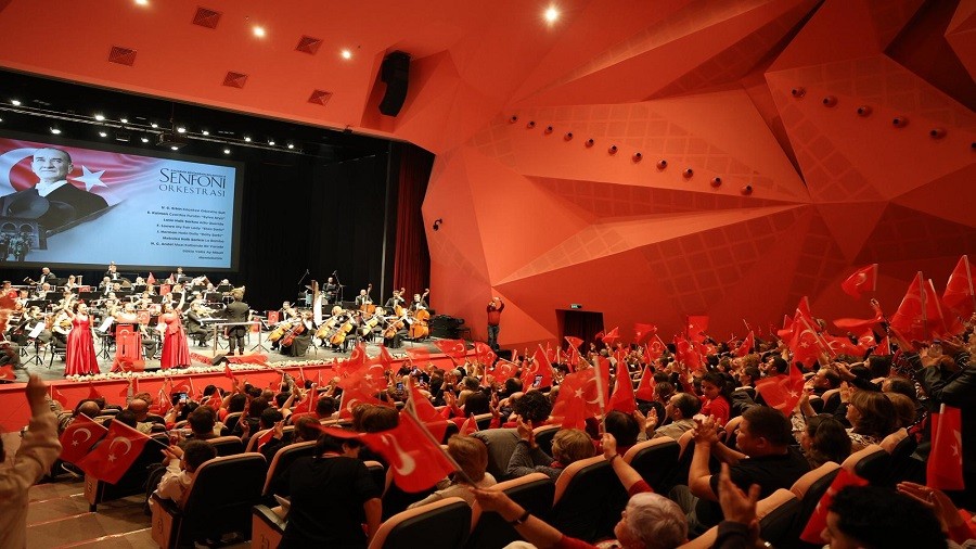 ESKEHR'DE CUMHURYET KONSER YAPILDI