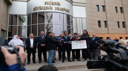 AK PART� 'DEN  ESK� GENEL KURULU KARARLARINA  C�DD� ELE�T�R�LER