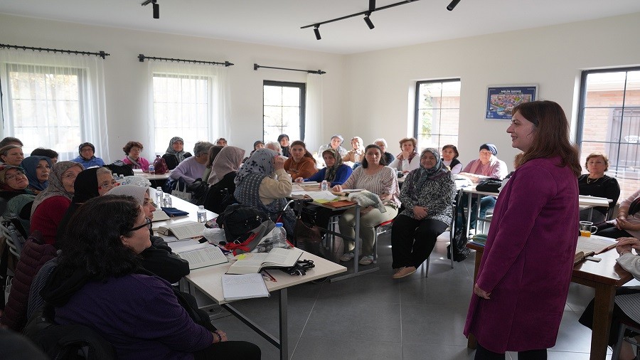 BELDE EV KURSYERLERNE KADIN SALII SEMNER