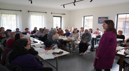 BELDE EV KURSYERLERNE KADIN SALII SEMNER