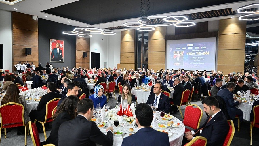 VAL� H�SEY�N AKSOY'A VEDA YEME�� D�ZENLEND�