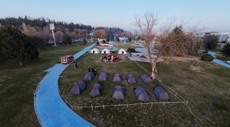 TAK EK�B� E��T�MLER�N� S�RD�R�YOR