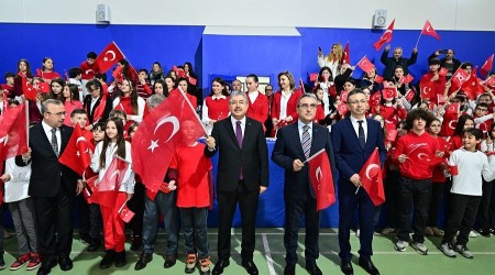 ESK��EH�R'DE �K�NC� D�NEM BAYRAK SEVG�S�YLE BA�LADI