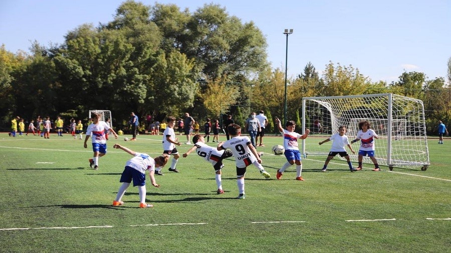 ZAFER BAYRAMINA ZEL FUTBOL ENL