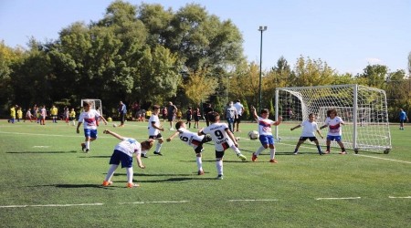 ZAFER BAYRAMINA ZEL FUTBOL ENL