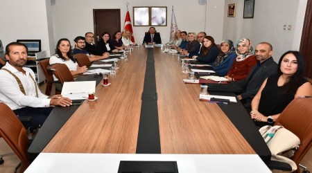 Eskiehir'de Bilge Aileden Bilinli Topluma Projesi Balyor