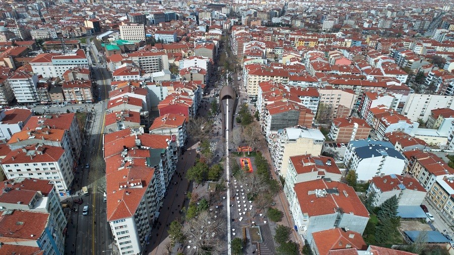 Hamamyolu Caddesi�nde a�a� budama �al��mas� ba�l�yor