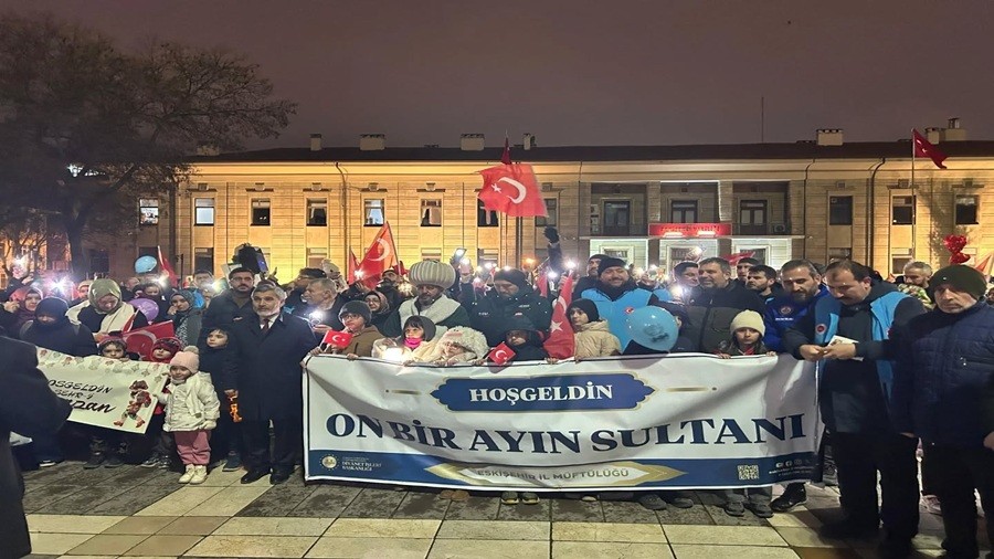 ESK��EH�R'DE RAMAZAN AYI ���N FENER ALAYI Y�R�Y��� 