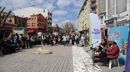 HER AYIN 26'DA SOKAKTA M�Z�K VAR