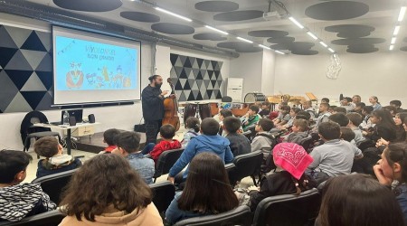 BA�KAN ATA�: SANATLA U�RA�AN �OCUKLARIN D�NYAYA  BAKI� A�ISI DE����YOR