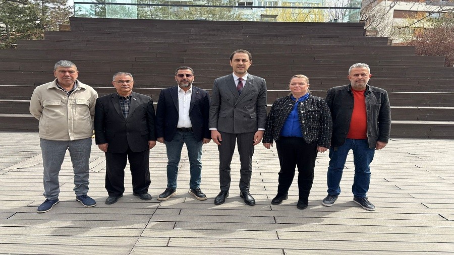 BA�KAN �LCE:"ESK��EH�R'DE 60 B�N VATANDA�IMIZ MA�DUR"