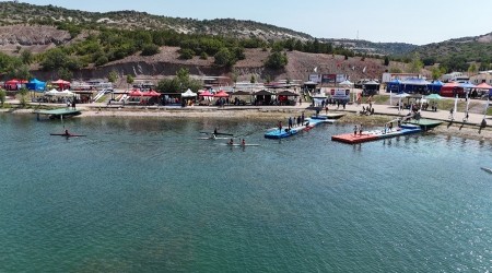 ESKEHR'DE YARI YARIN BALIYOR