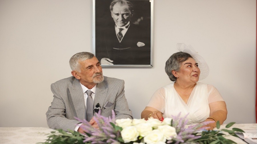 HUZUREVNDE HUZUR VEREN MZA ATTILAR