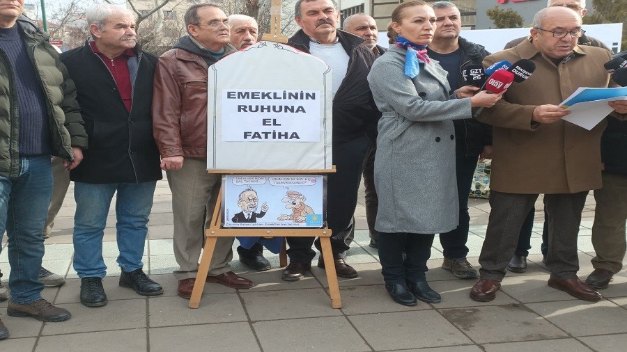 �Y� PART� EMEKL�LER�N DURUMUNU PAYLA�TI