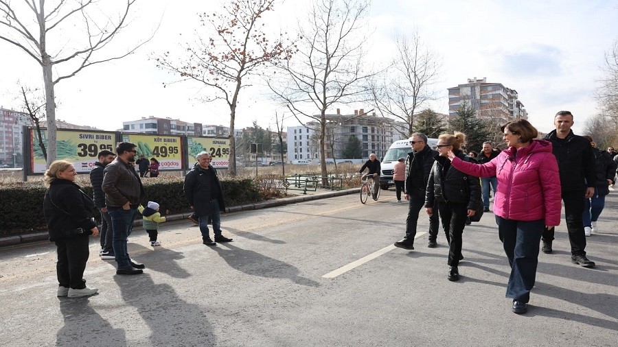 ESK��EH�R ARABASIZ PAZAR G�N�NDE  NEFES ALDI