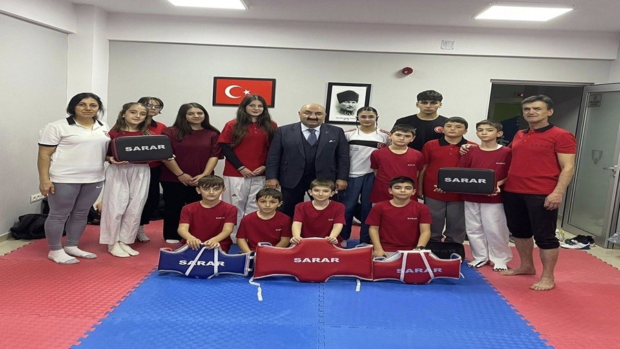 Sarar�dan Spora G��l� Destek: Gen� Taekwondoculara Malzeme Yard�m�