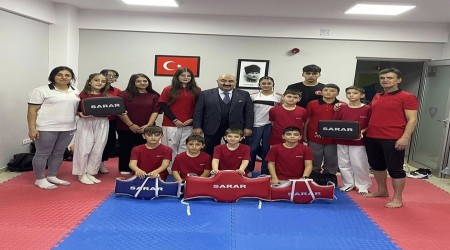 Sarar�dan Spora G��l� Destek: Gen� Taekwondoculara Malzeme Yard�m�