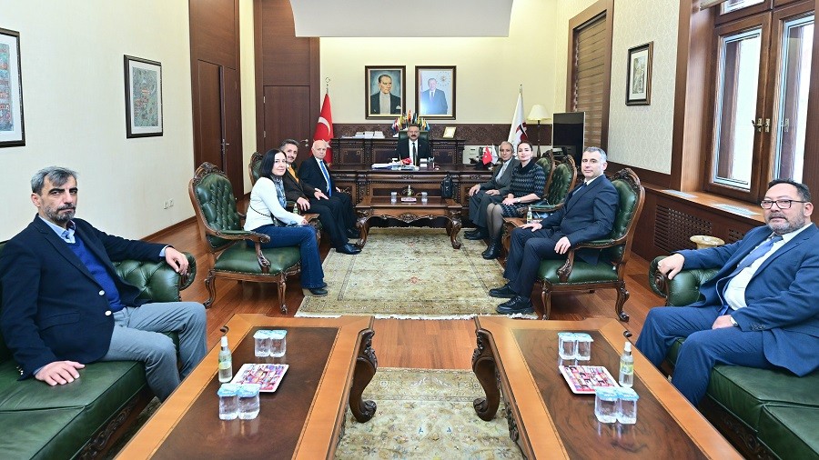 YEN� Y�NET�M VAL� AKSOY'U Z�YARET ETT�