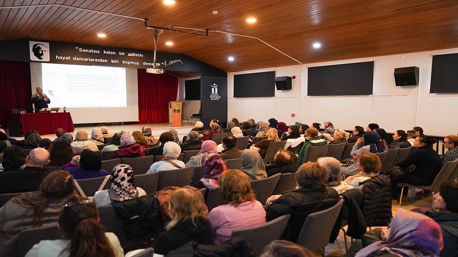 D�N TAR�H VE FELSEFE SOHBETLER� YO�UN KATILIMLA BA�LADI