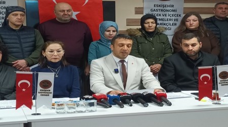 Murat Arnik�ten Sert Tepki: �Eski�ehir�de Se�im Tarihi Belli Olmayan Tek Oda Bizim Odam�z�