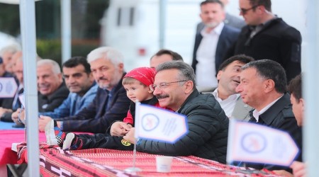 VAL AKSOY  FESTVALDE HEMERLERYLE BULUTU