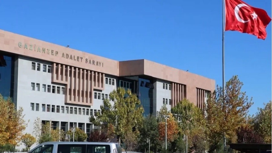 Aralar�nda savc�, katip, avukat ve polisin oldu�u 16 �ah�s yakaland�