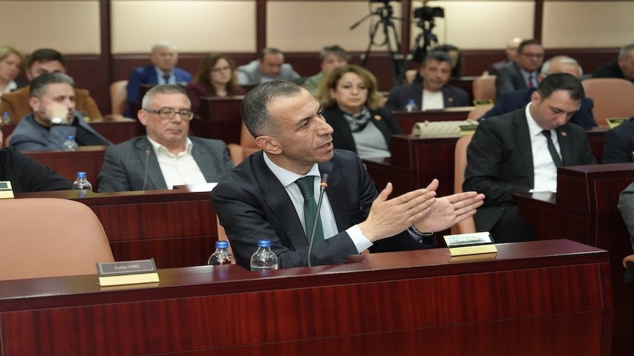 ESK� GENEL KURULUNDA  D�NMEZ'DEN �NL�CE'YE ZOR SORULAR