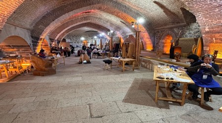 Odunpazarnda ate ve toprak sanatla bulumaya devam ediyor