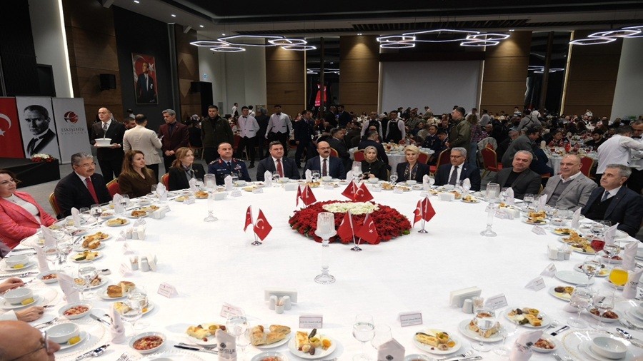 �EH�T A�LELER�YLE �FTAR SOFRASINDA ORU�LAR A�ILDI