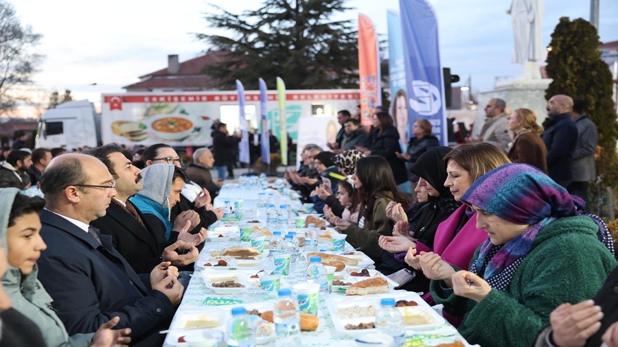 �FTAR SOFRASI SEY�TGAZ�'DE KURULDU