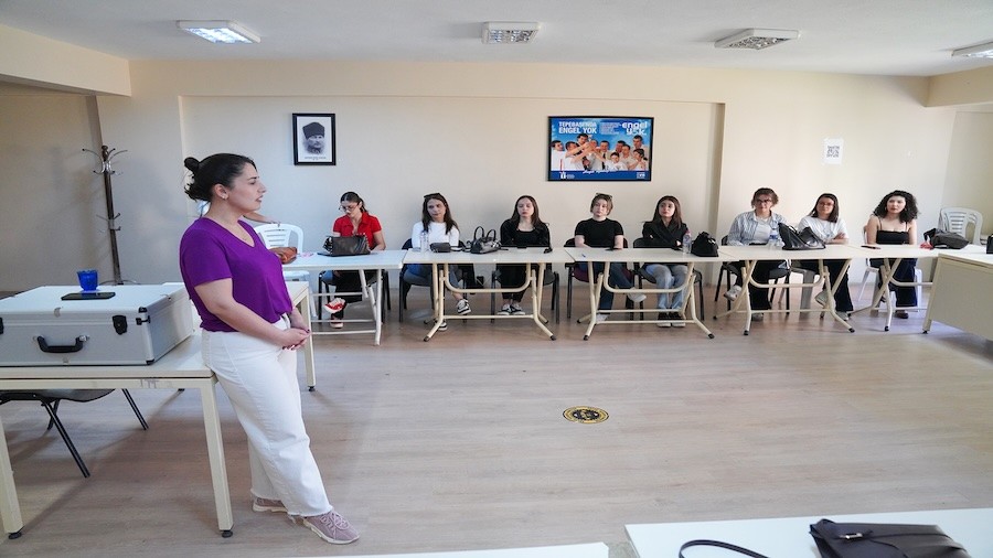 GEN�LERE KADIN SA�LI�I SEM�NER D�ZENLEND�