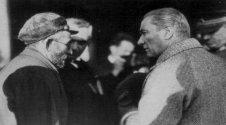 ATAT�RK'�N HAZIRLATTI�I HUTBELERDEN