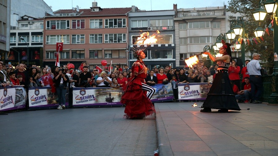 ESKEHR OCUK VE GENLK TYATROLARI FESTVAL GLENEREK GELYOR