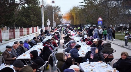 ARHYKLLER FTAR SOFRASINDA BULUTU