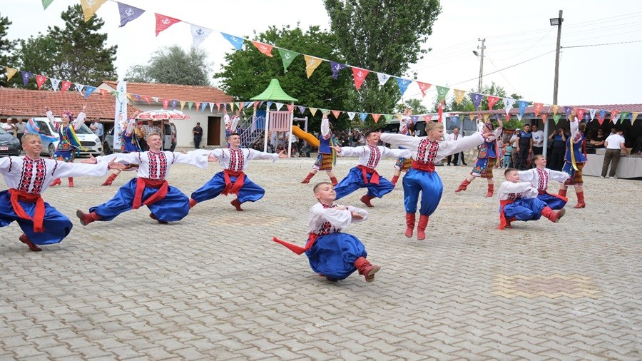 SVRHSAR'DA FESTVAL RENKL GRNTLERLE BALADI