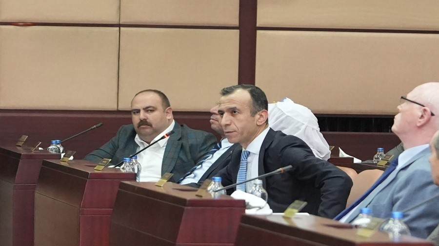 BA�KAN AHMET D�NMEZ B�Y�K�EH�R MECL�S�NDE ZAM ELE�T�R�S�NDE BULUNDU