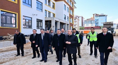 EMEK ANADOLU L�SES� HIZLA Y�KSEL�YOR