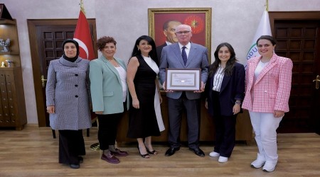 Odunpazar Belediyesine Sal Gelitiren Belediye Belgesi verildi