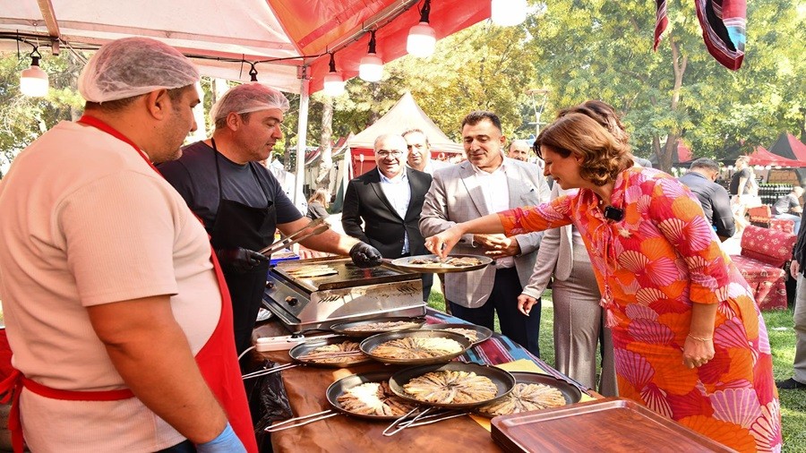 BAKAN NLCE KARADENZLLER FESTVAL ALANINI ZYARET ETT