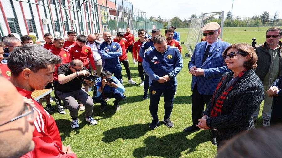 ESK��EH�RSPOR'A KR�T�K MA� �NCES� MORAL Z�YARET�