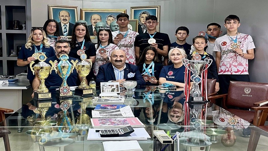 SARAR, FTELER VE REAKSYON SPOR KULB SPORCULARINDAN STN BAARI