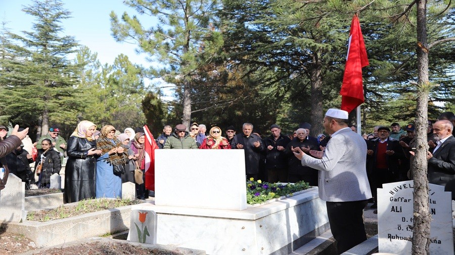 B�Y�K�EH�R �EH�TLER� VE VEFAT EDEN GAZ�LER� UNUTMADI